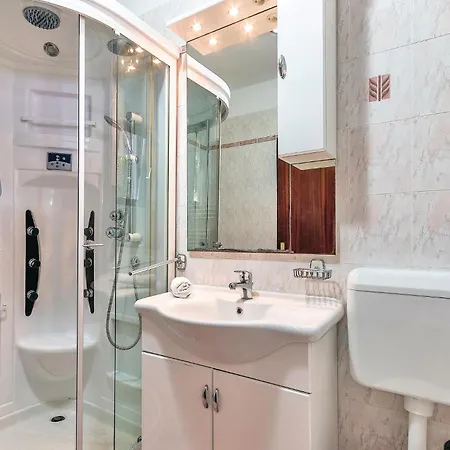 4 Bedroom Beautiful Home In Pula * Pula