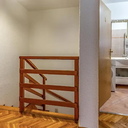 4 Bedroom Beautiful Home In Pula Holiday home