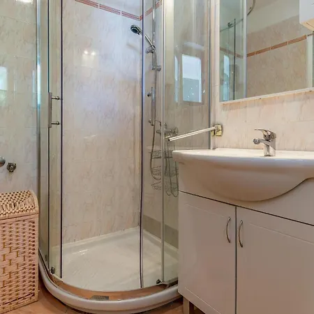 Holiday home 4 Bedroom Beautiful Home In Pula