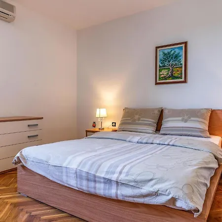4 Bedroom Beautiful Home In Pula
