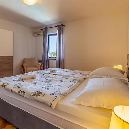 4 Bedroom Beautiful Home In Pula