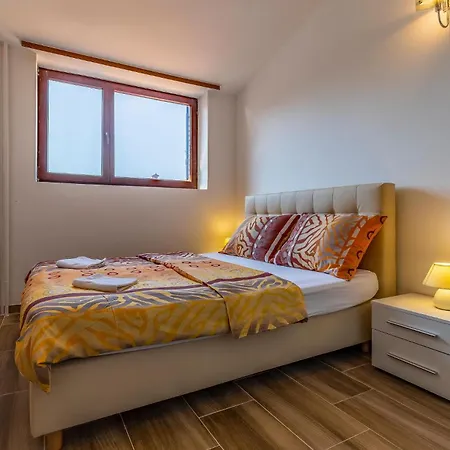 4 Bedroom Beautiful Home In Pula Holiday home