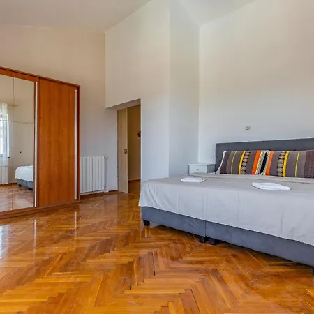 4 Bedroom Beautiful Home In Pula * Pula