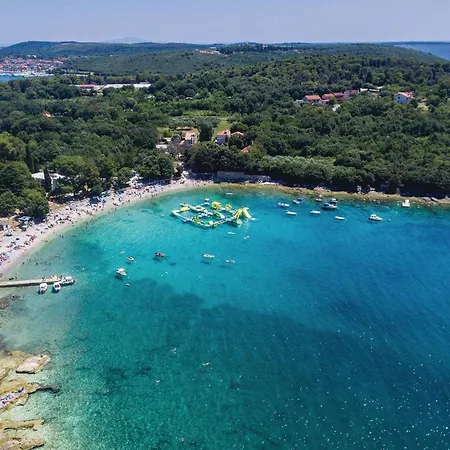 4 Bedroom Beautiful Home In Pula *