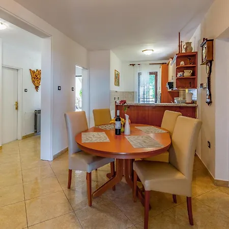 4 Bedroom Beautiful Home In Pula * Pula