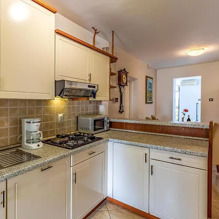 4 Bedroom Beautiful Home In Pula