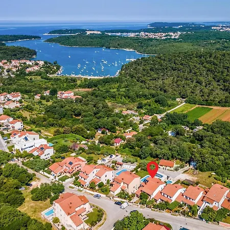 4 Bedroom Beautiful Home In Pula Holiday home *