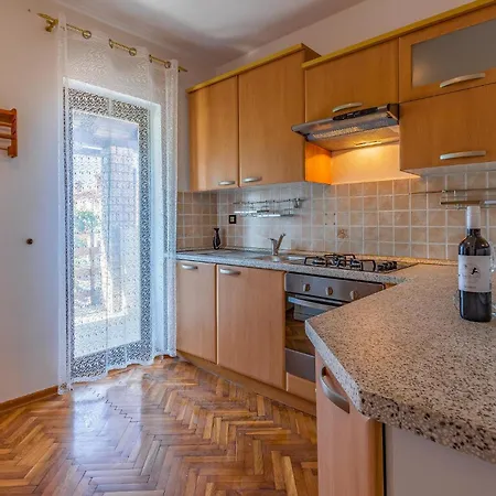 Holiday home 4 Bedroom Beautiful Home In Pula