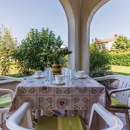4 Bedroom Beautiful Home In Pula Pula