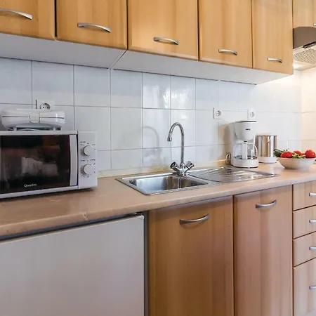 4 Bedroom Beautiful Home In Pula *