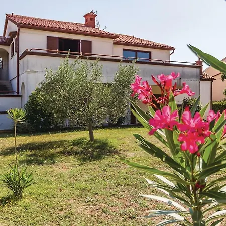 4 Bedroom Beautiful Home In Pula Pula