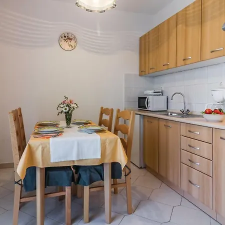 Holiday home 4 Bedroom Beautiful Home In Pula Pula