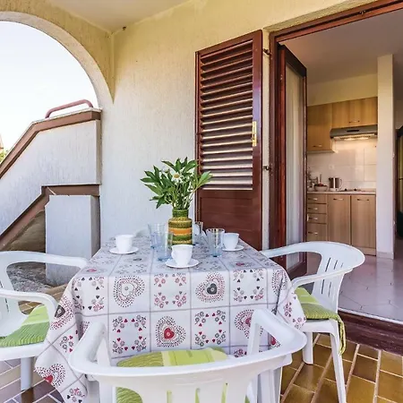 4 Bedroom Beautiful Home In Pula Holiday home *