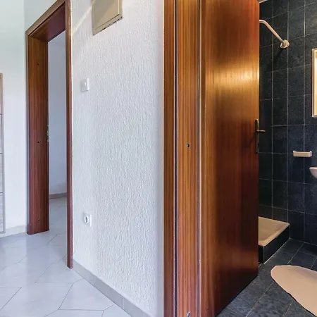 Holiday home 4 Bedroom Beautiful Home In Pula *